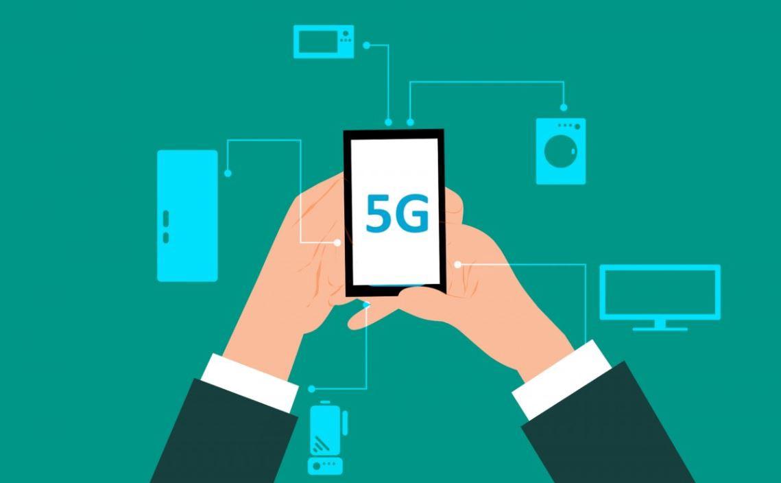 The first 5G networks in some countries are operational, and the first smartphones with which you can access that high-speed network are in the shops. Is it time to jump on the cart yet?