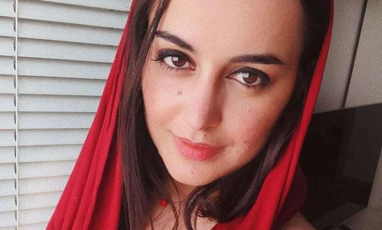 Afghan girl gives up Islam to become porn actress