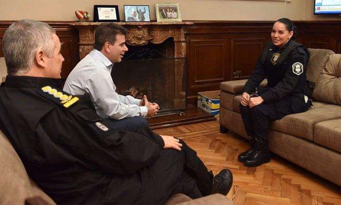 Argentina: Policewoman promoted to sergeant for breastfeed abandoned baby