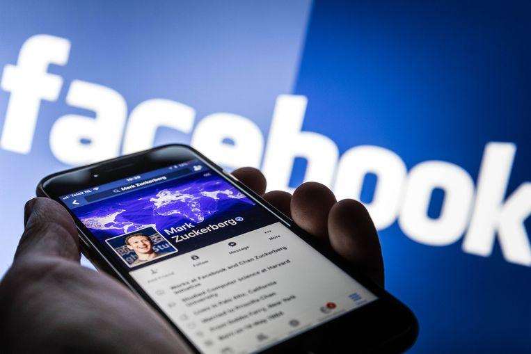 Facebook removes more than a hundred fake Russian accounts