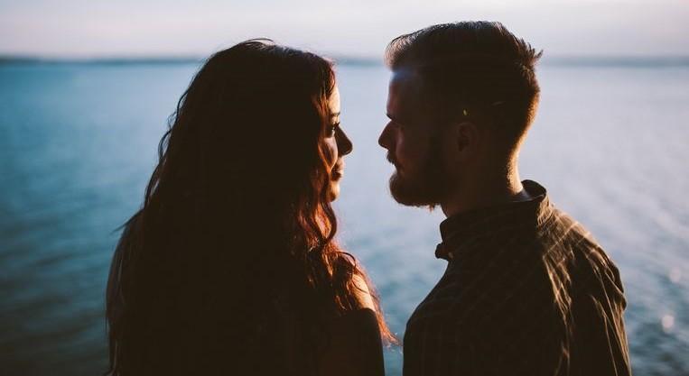 These are the 7 early signs of a healthy relationship