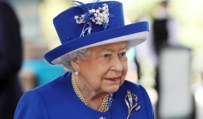 Queen Elizabeth (93) fools tourists: ‘No, I’ve never met the queen’