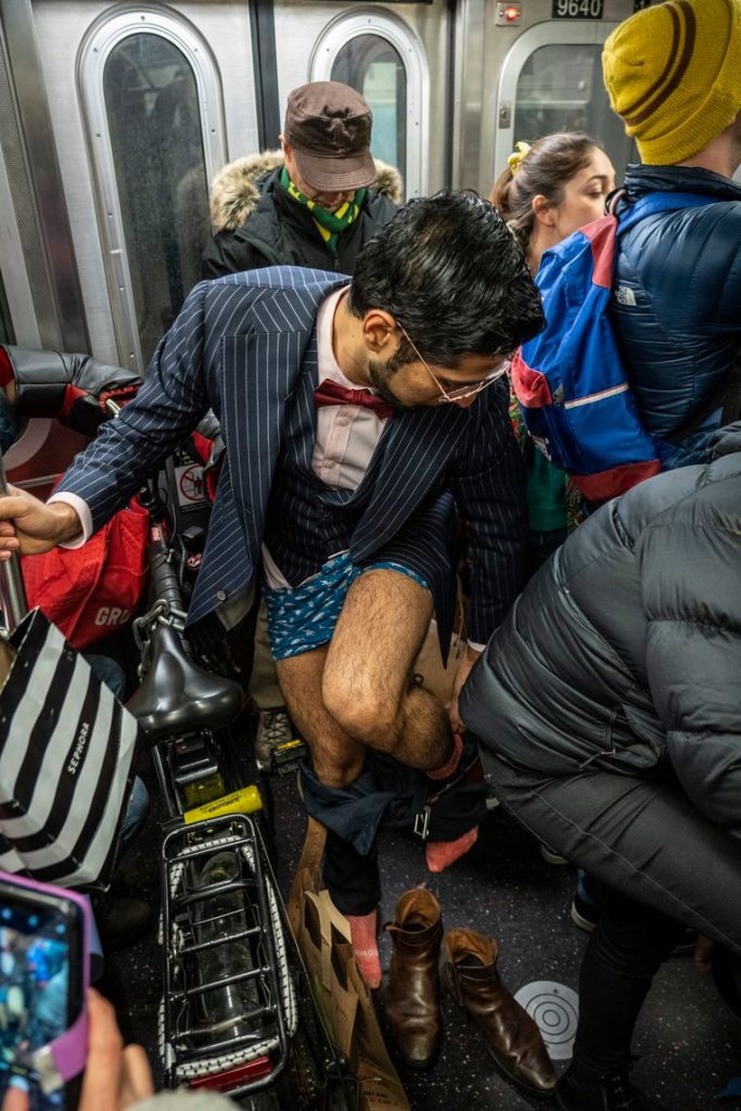 No pants on the metro: No Pants Subway Ride in 50 amusing pictures ...