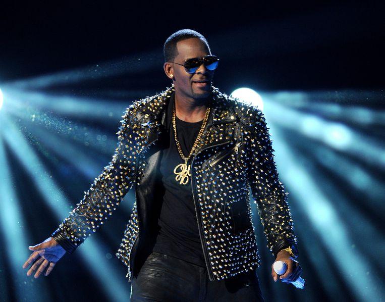 It continues to rain problems for R. Kelly: new lawsuits and a pile of debts