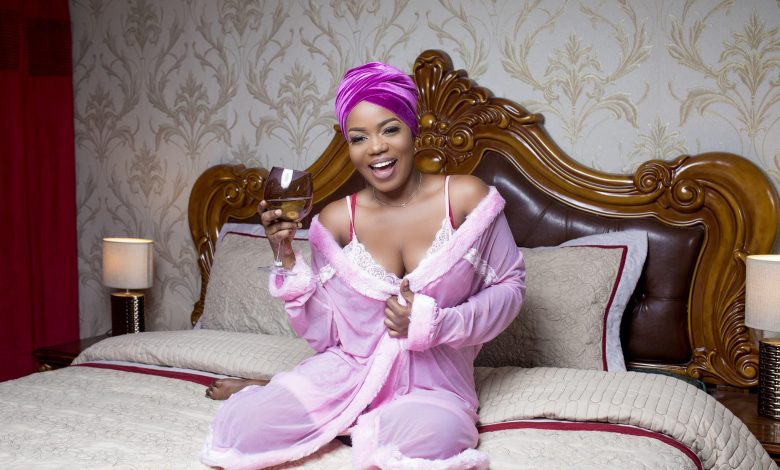 Popular Ghanaian singer Mzbel, whose real name is Nana Akua Amoahhas, said she did not want to marry legally because Ghanaian men treated women as slaves.