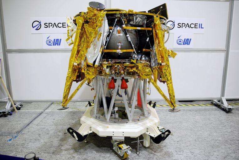 Israel launches the first probe to the moon 
