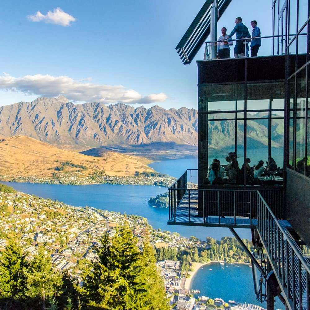 7 beautiful restaurants in a unique place [Photos]