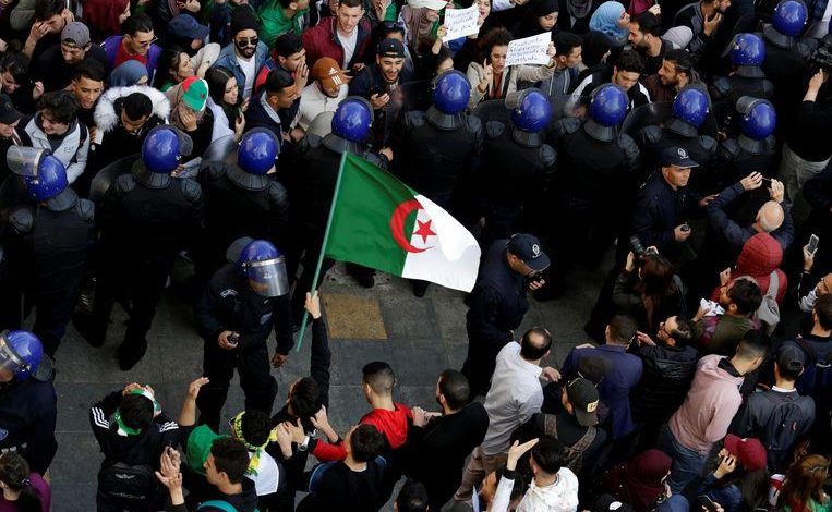 Again massive protest in Algeria despite large police force