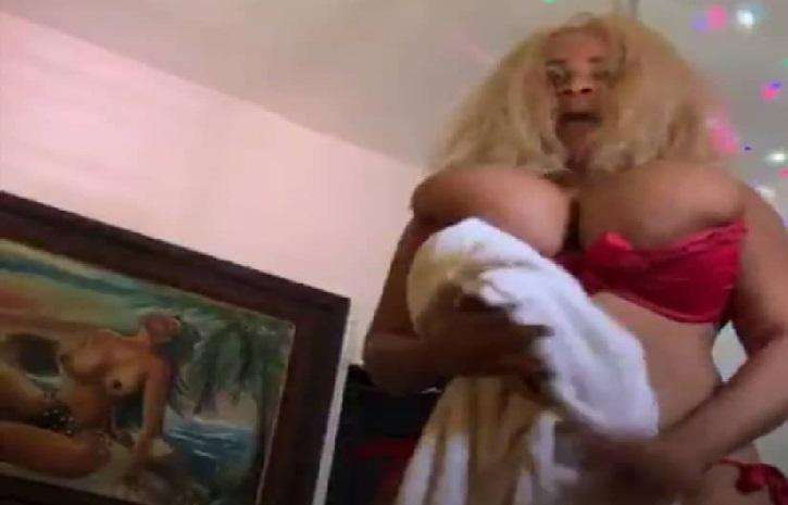 Big boob: Cossy teases her fans with twerk and pole dance [Video]