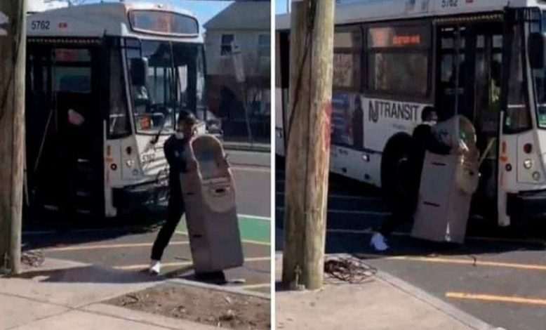 He tries to escape with ATM machine via minibus, but driver gives him a hard lesson [Video]