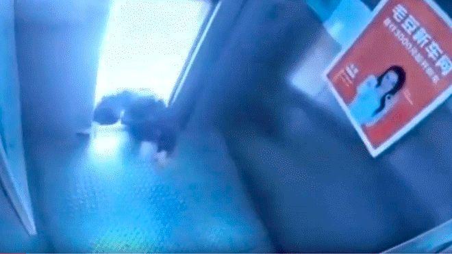 Old Chinese woman saves herself from elevator in last second 