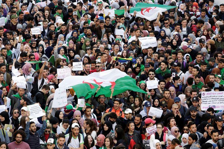 Two bills to speed up elections in Algeria