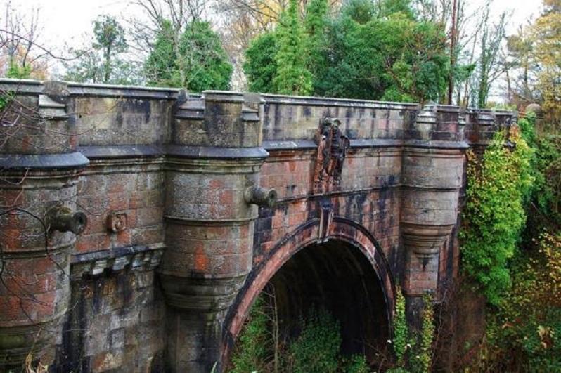 Overtoun suicide bridge for dogs: riddle for Scots