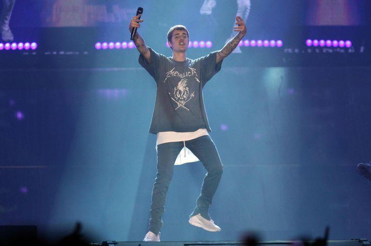 Justin Bieber sued for collision photographer