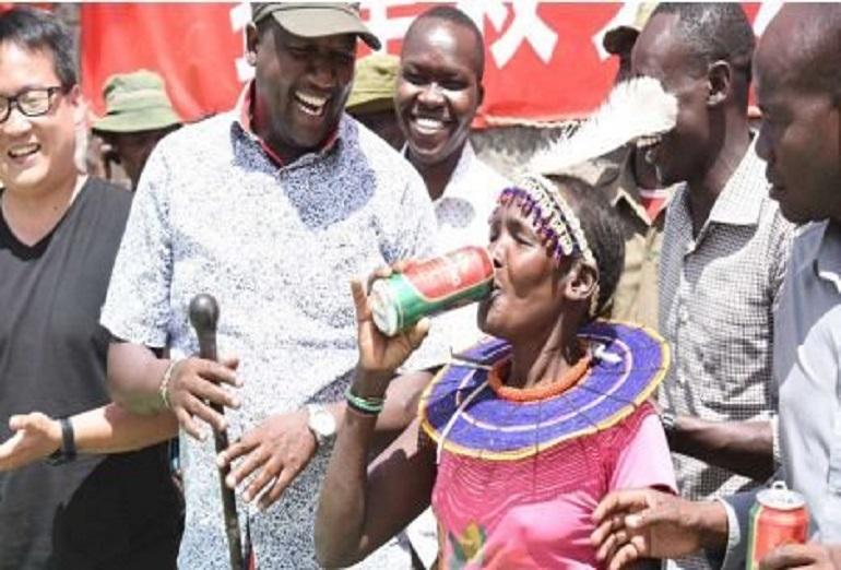 Chinese company donates beers to starving victims in Kenya [Photos]