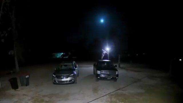 Meteor crashes over Florida and illuminates the entire environment