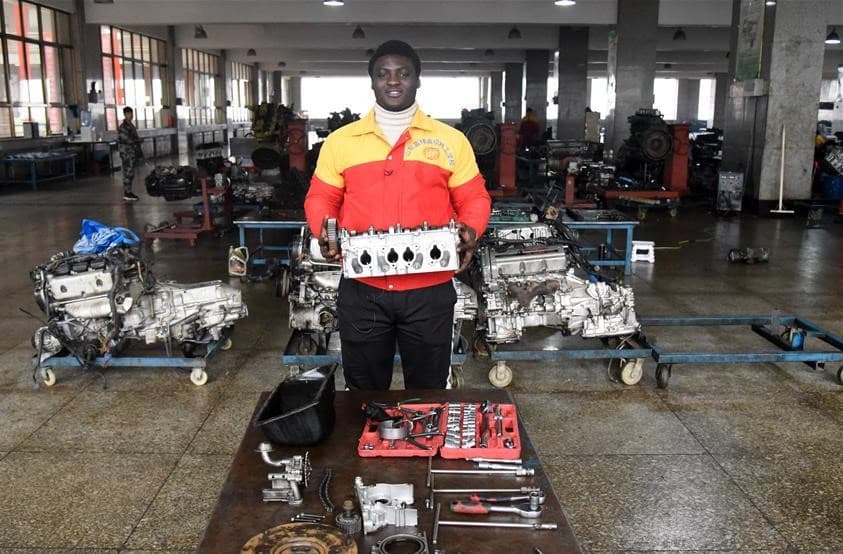  Sergio Thompson, the Ghanaian who works blindfolded