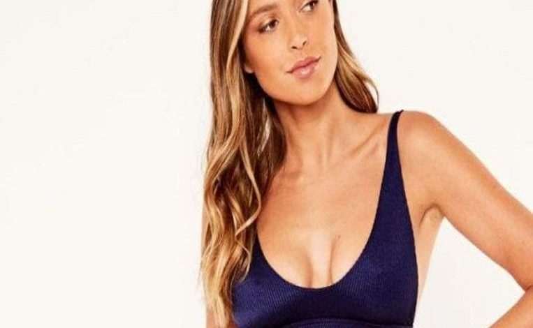 Singer barred from swimming pool due to “inappropriate” bikini