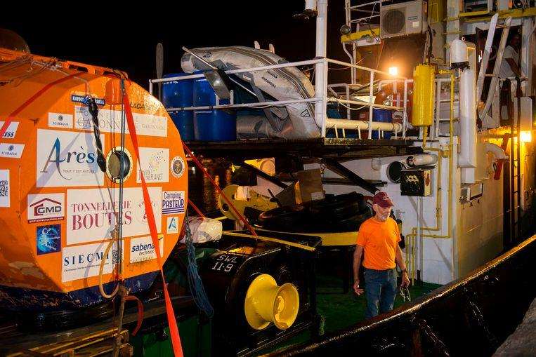 Adventurer (72) crosses Atlantic Ocean in self-built barrel 