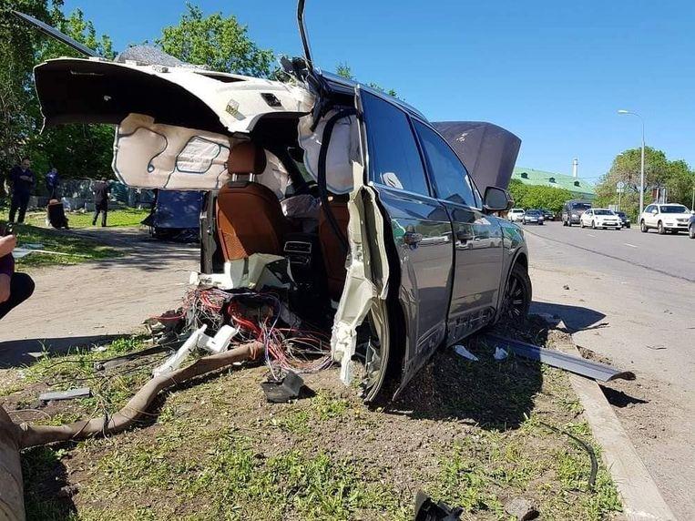 Audi Q7 breaks into two pieces after crash in Russia, driver flight
