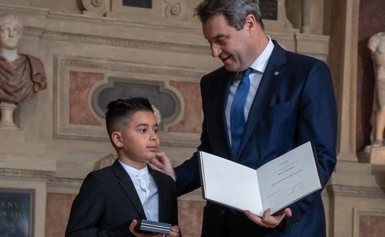 Medal for 10-year-old German boy rescuing his sister from burning car