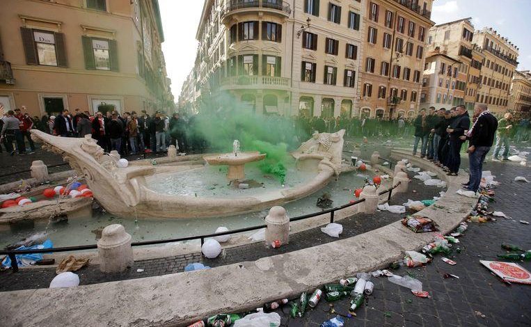 Mayor of Rome wants to blacklist destructive tourists