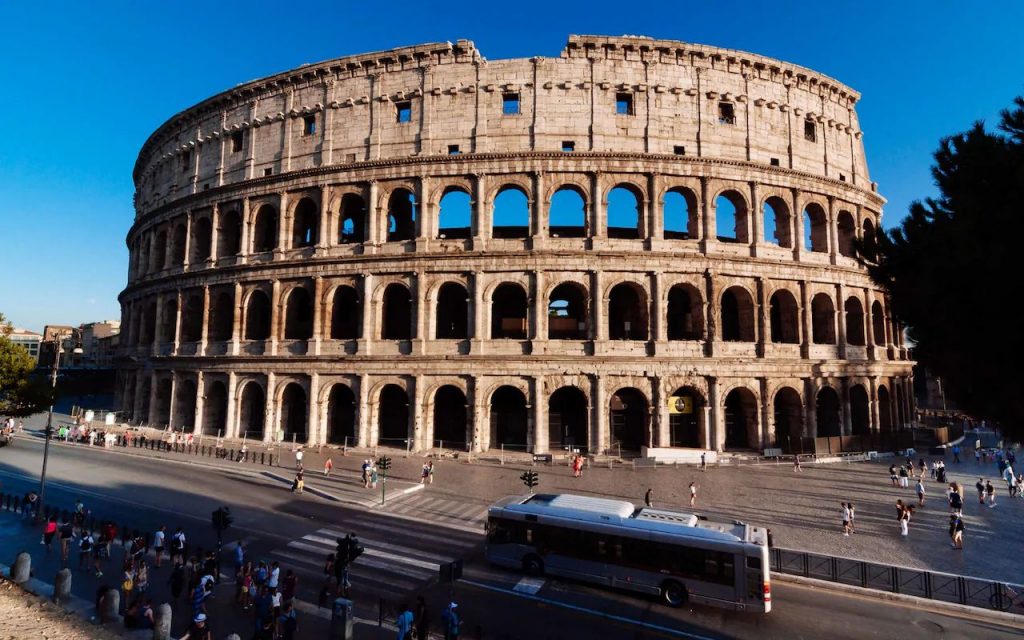 Mayor of Rome wants to blacklist destructive tourists 