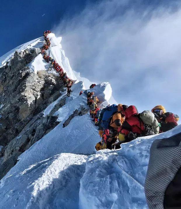 Unique photo shows long (and deadly) queue on Mount Everest