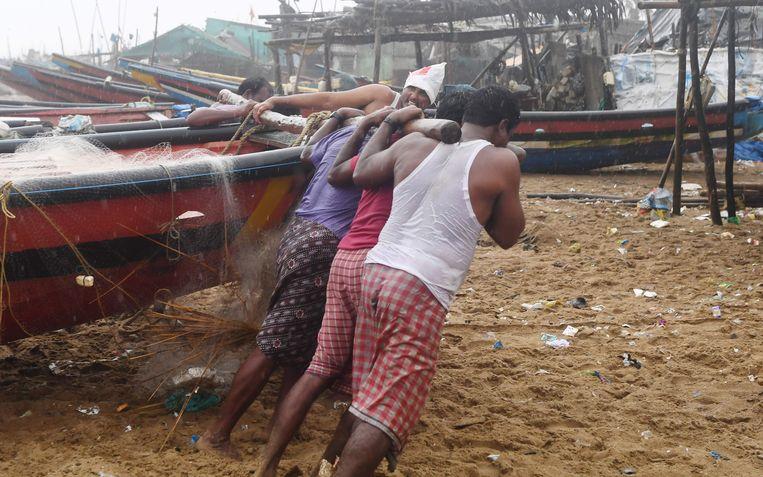 Million people evacuated for the passing of cyclone Fani in India