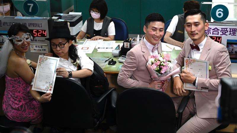 Taiwan performs first gay marriages in Asia