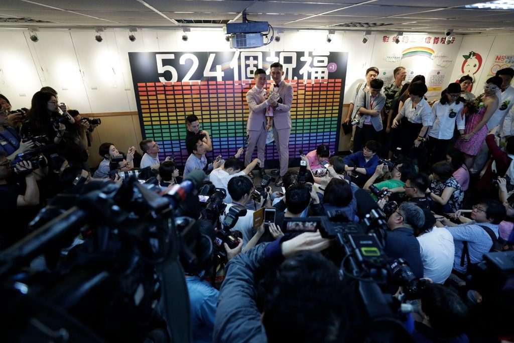 Taiwan performs first gay marriages in Asia