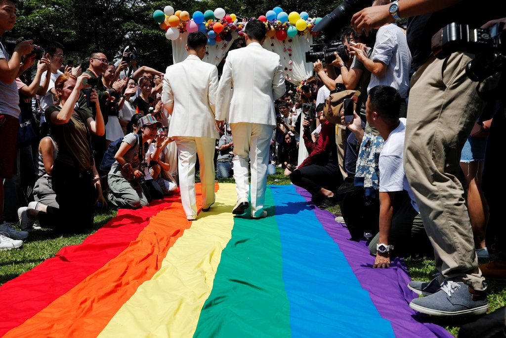 Taiwan performs first gay marriages in Asia