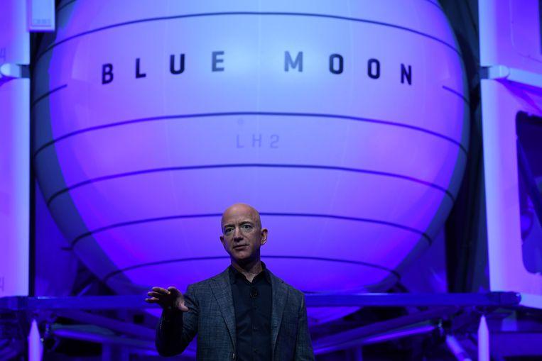 Jeff Bezos brings people to the moon by 2024 