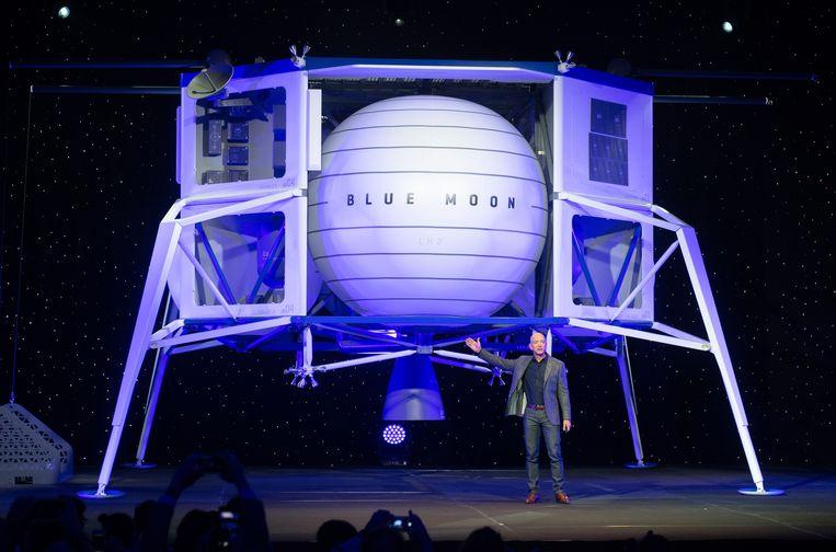 Jeff Bezos brings people to the moon by 2024