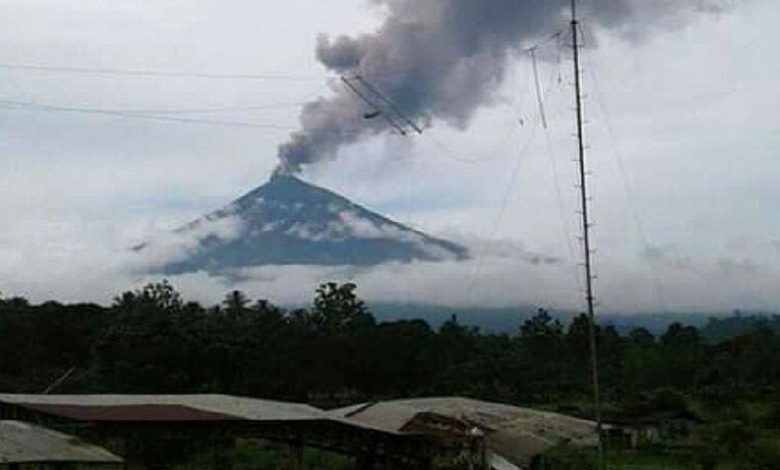 Mount Ulawun: Dangerous volcano Papua New Guinea erupts