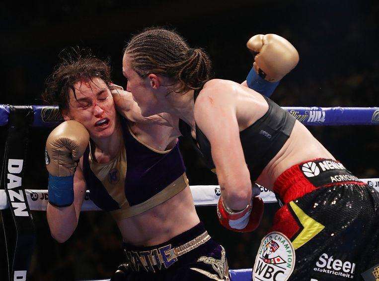 Delfine Persoon leaves the arena in tears after dubious defeat