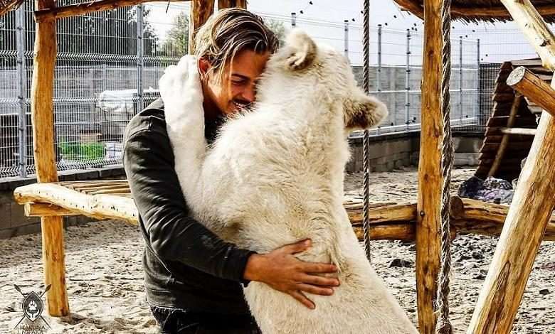 Dean Schneider drops his prestigious job for animals in Africa