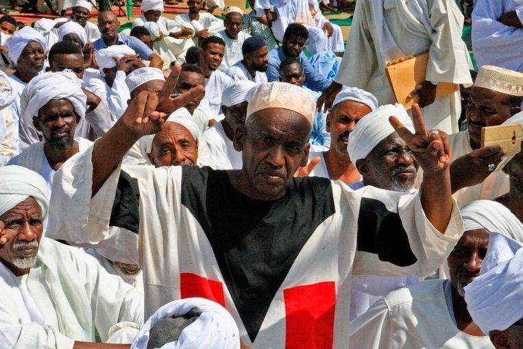 Police use tear gas against first day "civil disobedience" in Sudan