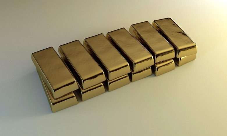 The drill, spade or bucket: after 4 years, which worker can take home the treasure