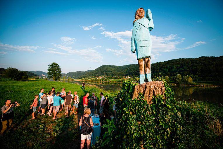 The brand new statue of Melania Trump: “Scarecrow”