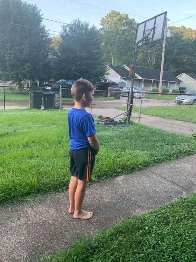 Every week autistic boy (6) is waiting for his best friends: waste collectors 