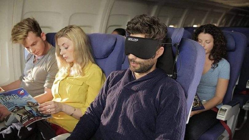 7 tips to sleep like a baby on the plane