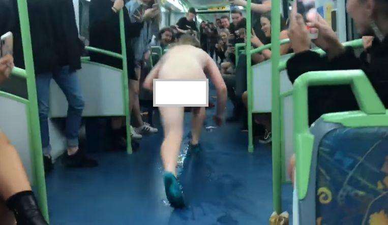 Bare Australian makes cheering with bizarre stunt in full train