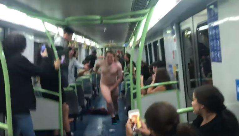 Bare Australian makes cheering with bizarre stunt in full train