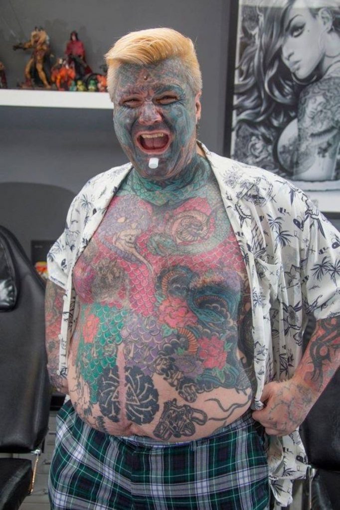 Man addicted to tattoos: “I can’t believe women avoid me.”