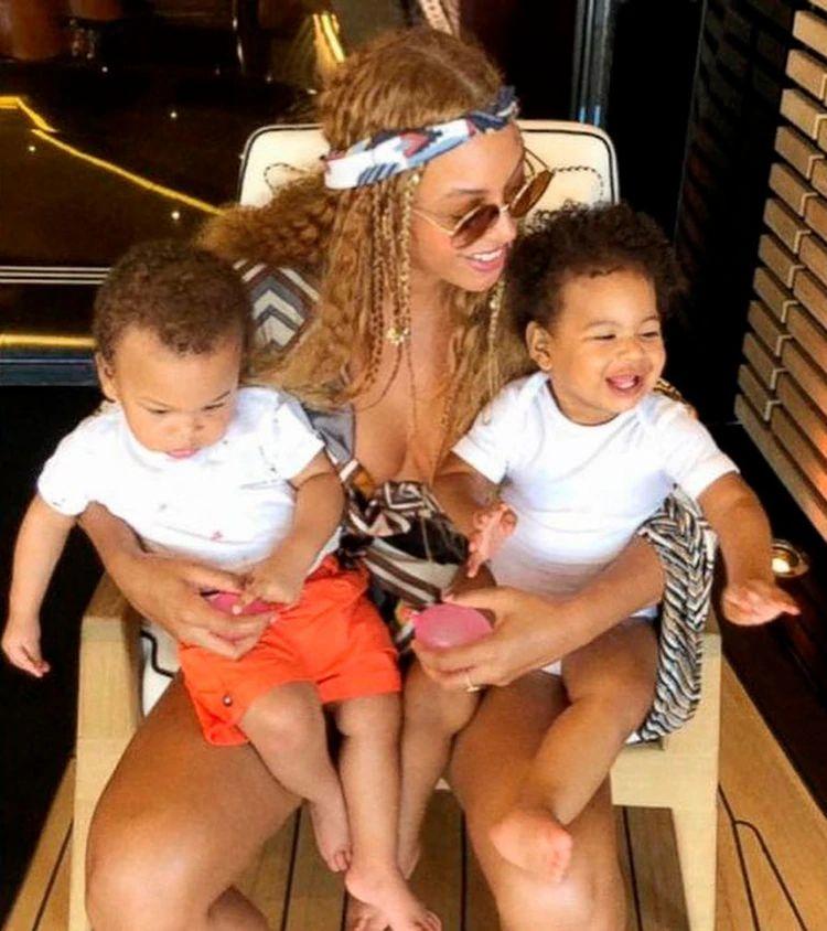 Beyonce and twins Sir Carter and Rumi Carter (4)