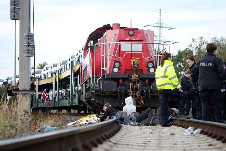 Climate protest ended where activists blocked train with VW cars