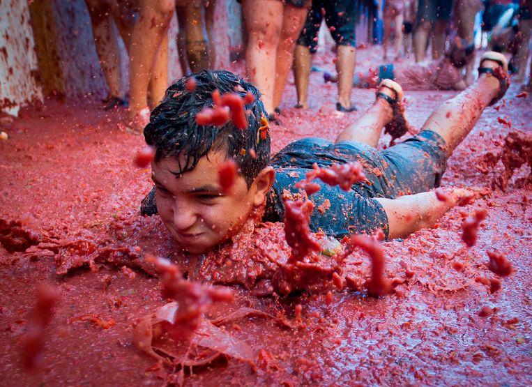 Over 20,000 people take part in the world’s largest food fight