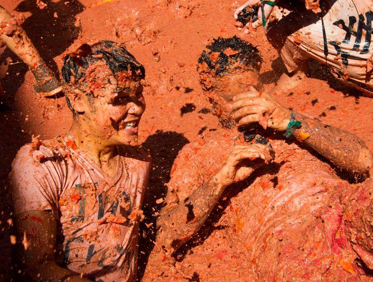 Over 20,000 people take part in the world’s largest food fight