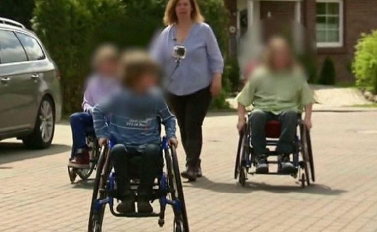 Mother forces four children to sit in a wheelchair to be able to commit social fraud